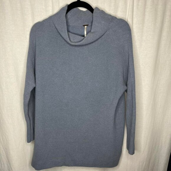 Free People Women's Slouchy Oversized Stretch Tunic Sweater. - Picture 3 of 6